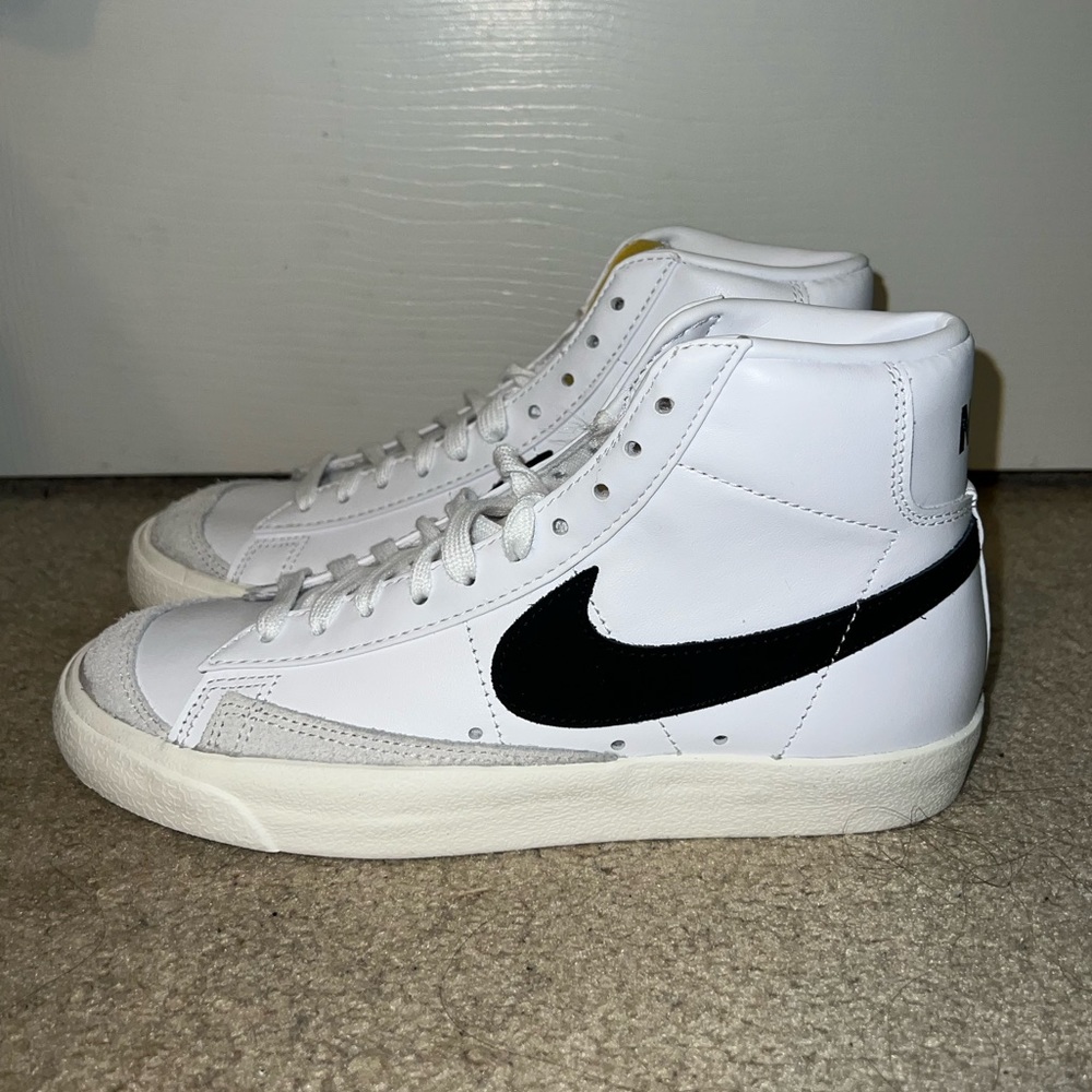 Women’s Nike Blazers “white black”